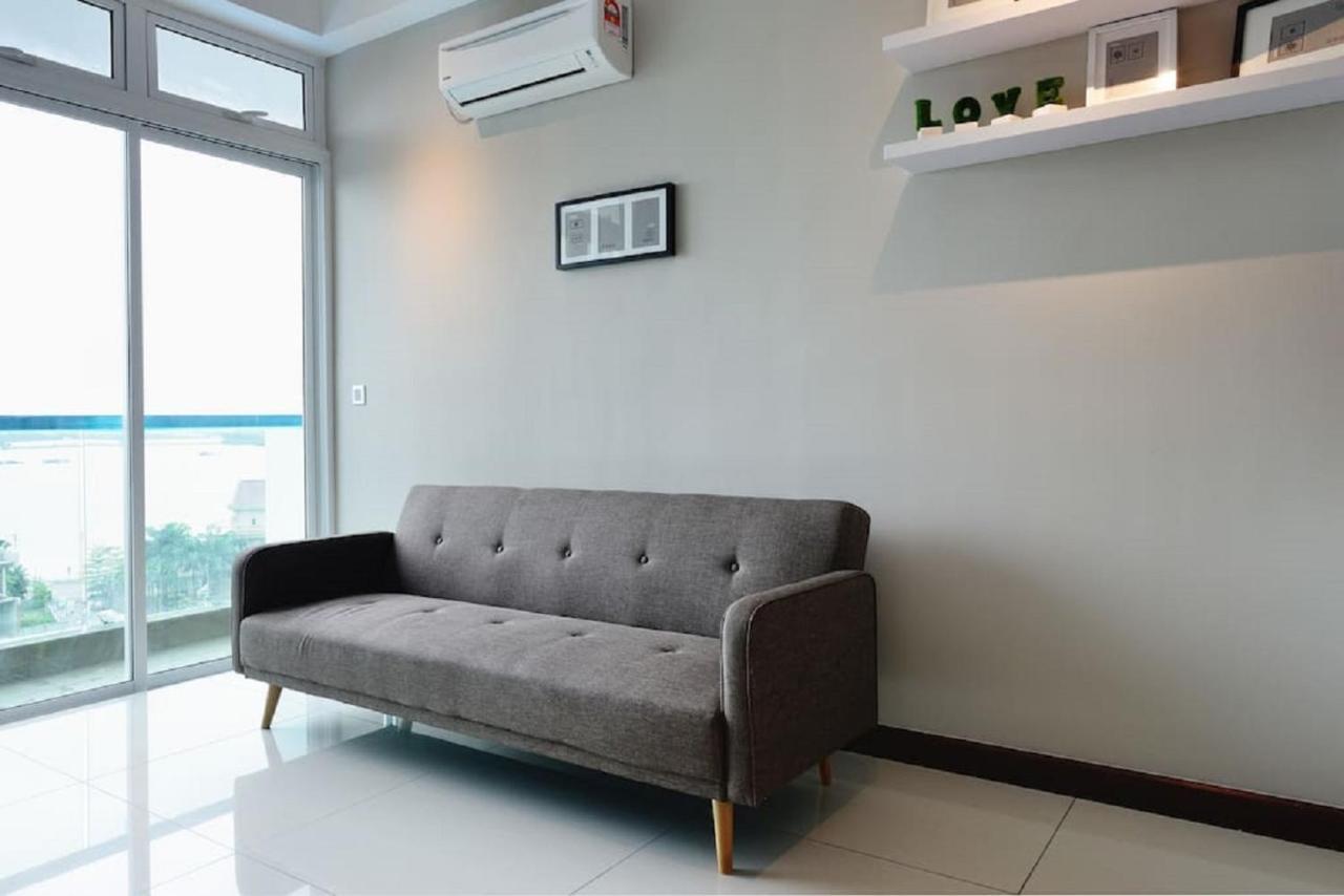 Experience The Coast - Hostahome Suites At Paragon Residence Near Downtown Johor Bahru Extérieur photo