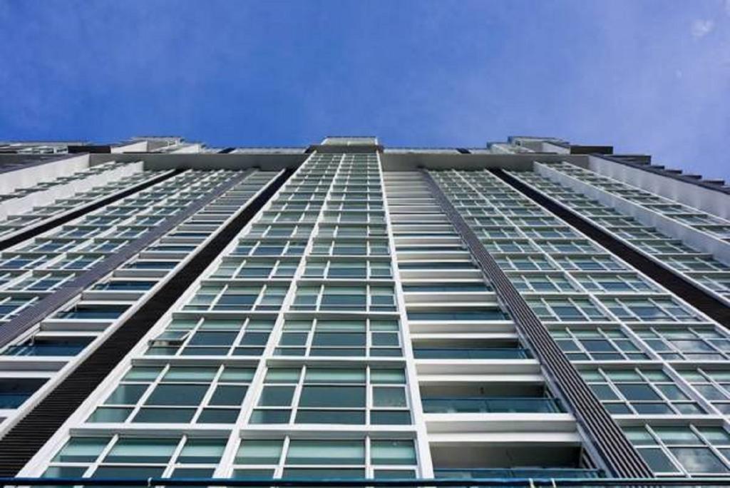 Experience The Coast - Hostahome Suites At Paragon Residence Near Downtown Johor Bahru Extérieur photo